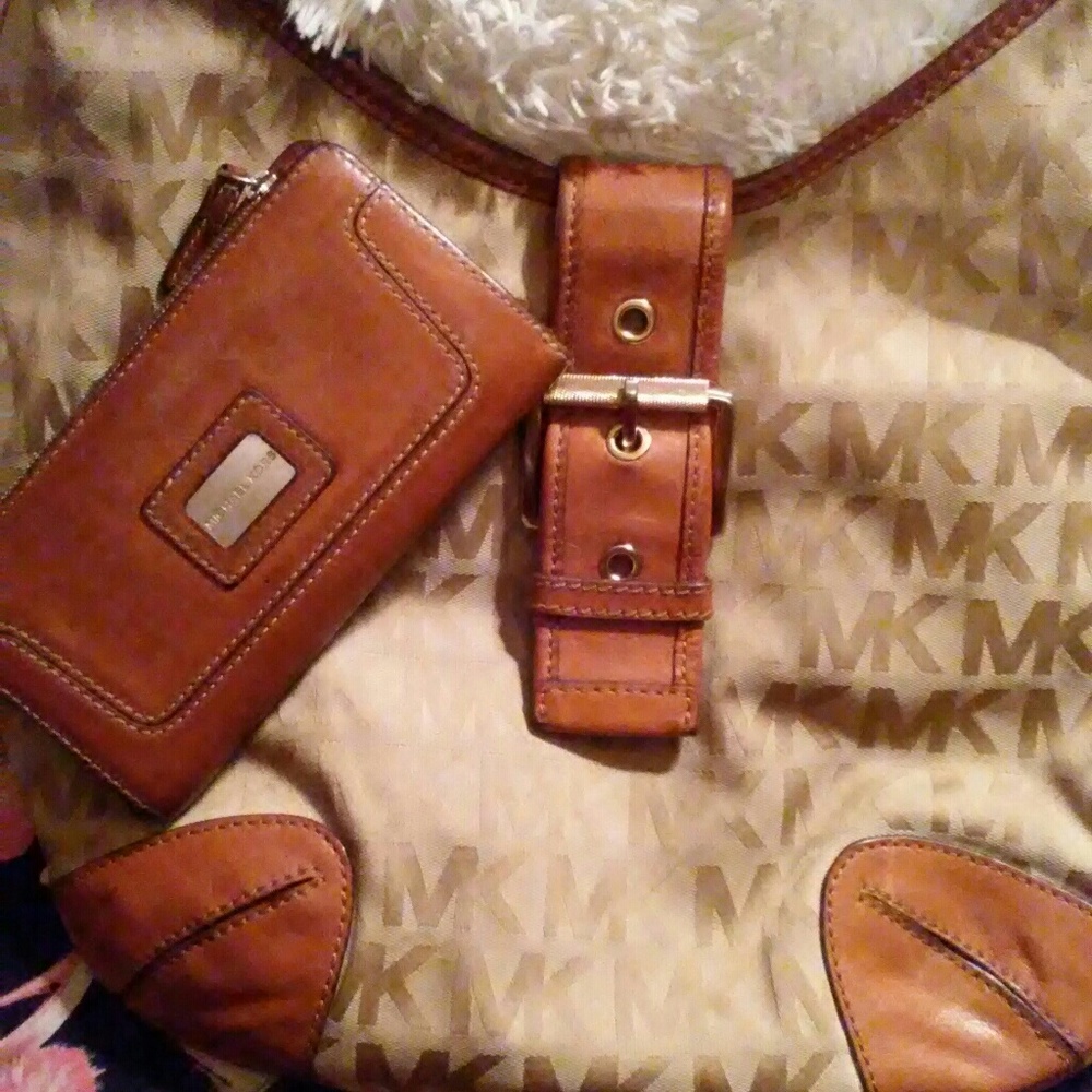 Authentic mk purse and wallet